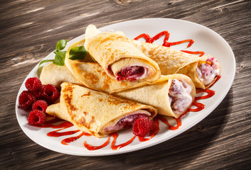 Crepes with raspberries and cream