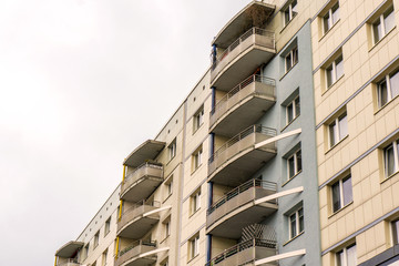 Sanierter Plattenbau