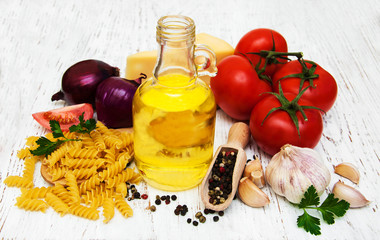 tomatoes, fusilli, garlic and olive oil
