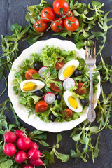 Obraz na płótnie Canvas Fresh salad with eggs