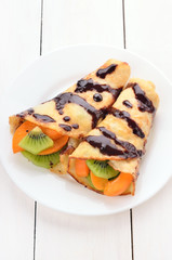 Crepes with kiwi and apricot slices