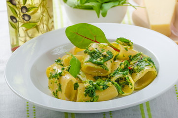 Rigatoni with garlic and herbs pesto