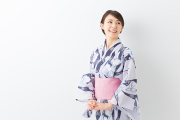 浴衣を着た女性
