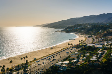 View of the Pacific Ocean in Pacific Palisades, California. © jonbilous