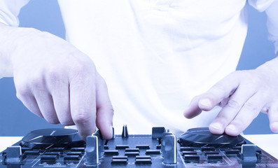 DJ am Mischpult