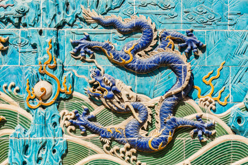 Obraz premium ancient dragon wall in Beihai park of Beijing