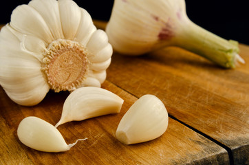 Garlic segments on a table.
