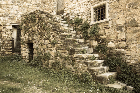 Roscigno is an old abandoned village
