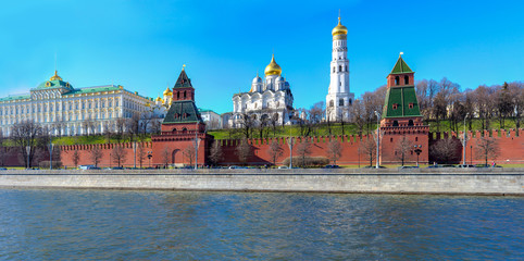 Obraz premium Moscow Kremlin and Moscow river, Russia
