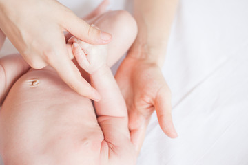 Obraz na płótnie Canvas Mother makes nursing baby massage