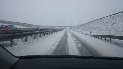 Autobahn im Schneechaos