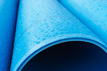 Tropfen auf Wasserleitung