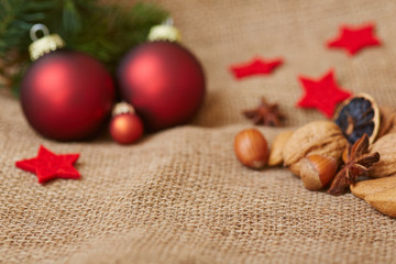 Hintergrund zu Weihnachten mit Christbaumkugel
