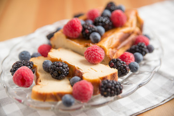 Käsekuchen mit Beeren