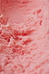 Spur im rosa Erdbeereis