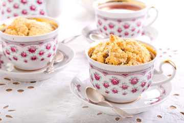 Berry crumble topping cupcakes
