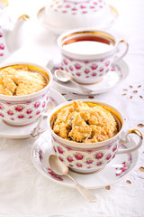 Berry crumble topping cupcakes