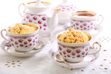 Berry crumble topping cupcakes