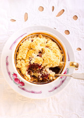 Berry crumble topping cupcakes