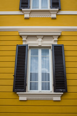 Finestre e balcone facciata palazzo signorile