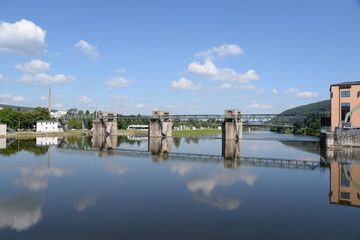 Staustufe bei Klingenberg am Main