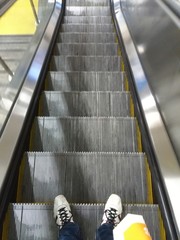 Escaleras mecanicas y pies