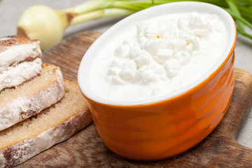Cottage cheese and bread.