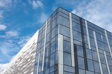 Fototapeta na wymiar Facade of the new modern high-rise building