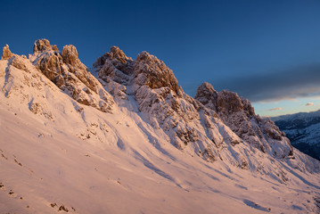 Verschneite Felsen Abendlicht  