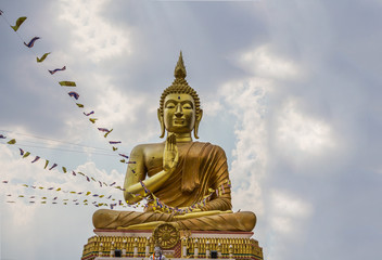 Fototapeta premium Big Golden Buddha statue in Thailand temple