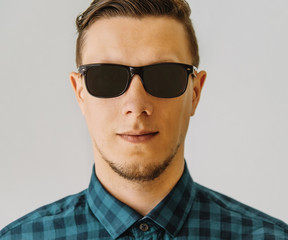 Obraz premium Portrait of handsome young man in sunglasses