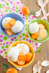 Eiscreme mit Kumquats