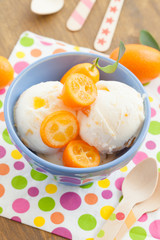 Eiscreme mit Kumquats