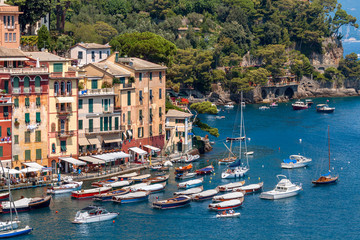 Fototapeta na wymiar Colorful houses and boats in Portofino.