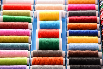 Composition with tailor threads in a box