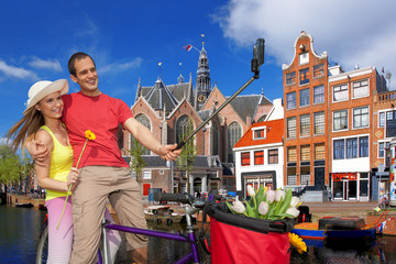 Fototapeta na wymiar Couple Taking Selfie in Amsterdam, Holland