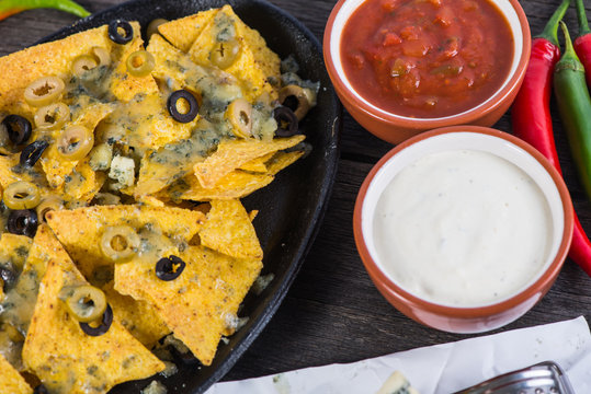 traditional nachos with cheese and salsa
