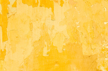 Gelbe  Wand mit abgeblätterter Farbe