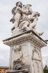 Fototapeta na wymiar Fontana, Statua degli angeli, Pisa