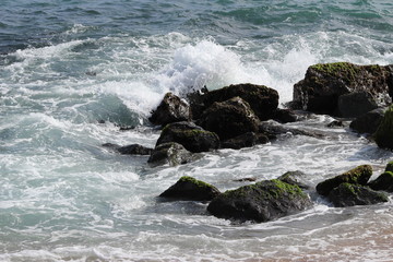 Fototapeta na wymiar Камни в море