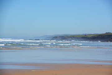 Fototapeta na wymiar panoramica de la playa de oyambre, Cantabria