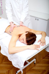 Obraz na płótnie Canvas woman getting a back massage