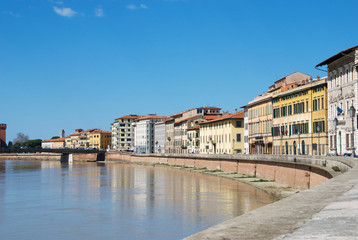 Fototapeta na wymiar Il fiume Arno a Pisa