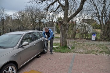 Wheel changing