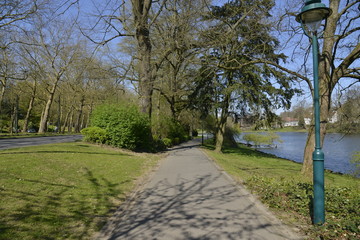 Chemin entre le boulevard du Souverain et l'étang Tenreuken 