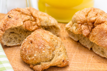 Gluten's buns and oat bran (closeup)
