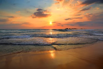 Fotobehang landschap met zee zonsondergang op strand © Kokhanchikov