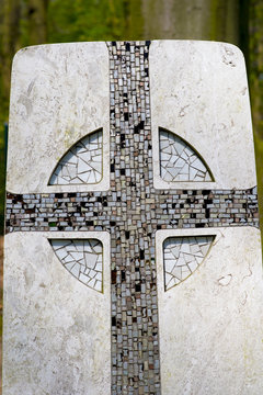 Grabstein Mosaik Kreuz