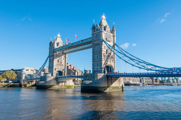 Fototapeta na wymiar Tower Bridge à Londres