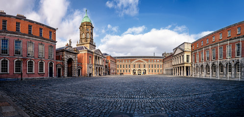 Dublin Castle Courtyard - obrazy, fototapety, plakaty